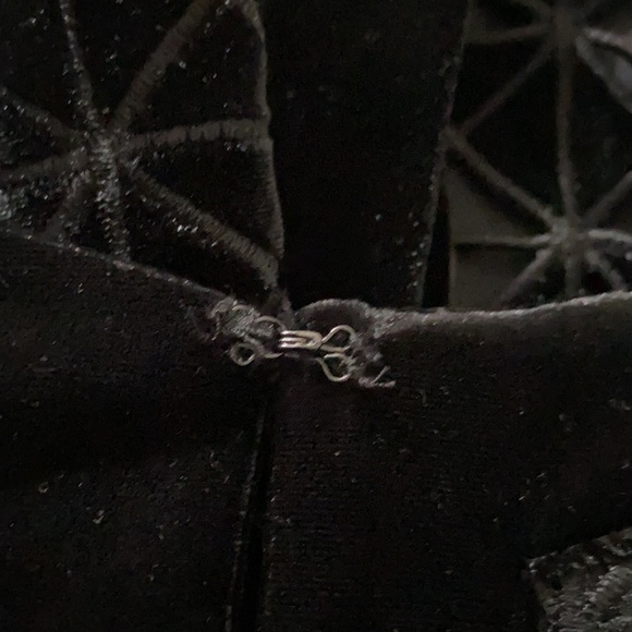 Tahari. Arthur S. Levine. - Picture 9 of 12